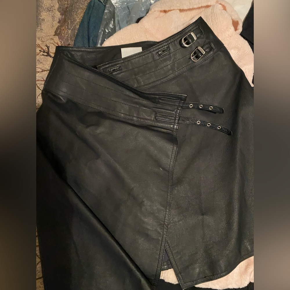 Nice leather mini!!! PRICED to sell
